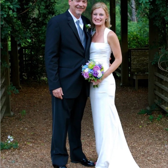 Nicole Miller Wedding Dress - Picture 5 of 6